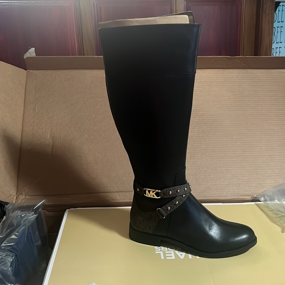 They are a 8 in women (8M) - Picture 5 of 13